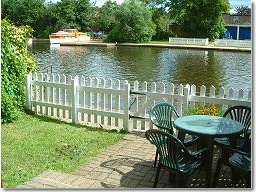 Riverside Cottage Garden, Wroxham - Norfolk Broads